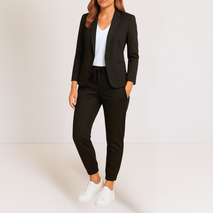 Beatrice | Modern Elegance in a Comfortable Suit